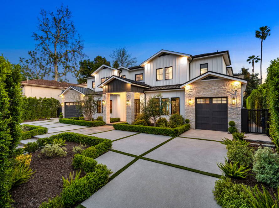 this is an exterior photo of a home for sale in beverly hills, ca